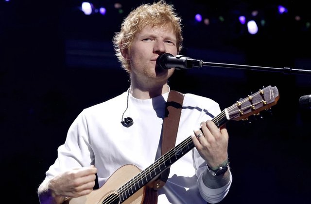 Enme fahun kushah iuthiraaf ve Ed Sheeran ma'aafah edhefi