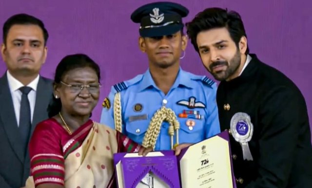 Karthink ah gaumee film award: Mi'ee kuda avashakun ufanvi bodu huvafeneh!