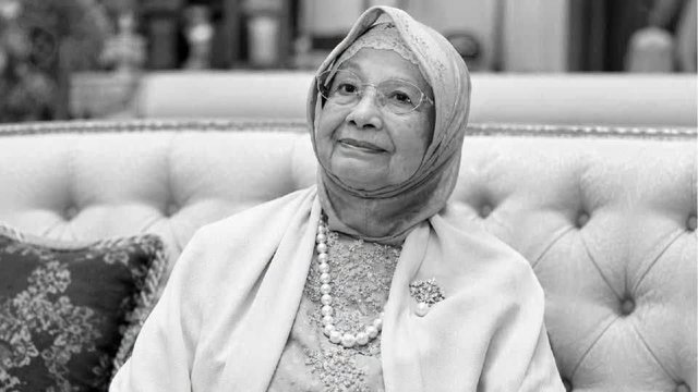 Malaysia ge kureege boduvazeeru Mahathir ge anbikanbalun Siti Hasmah avahaaravejje