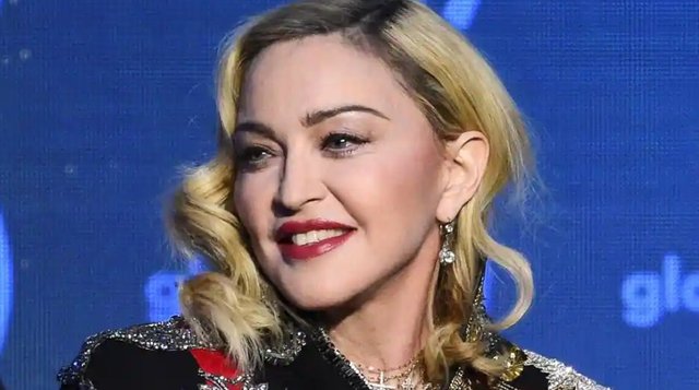 VMA awards: Madonna aai Bruno Mars ge husha'elhun aanmunnah kamaku nudhiya!