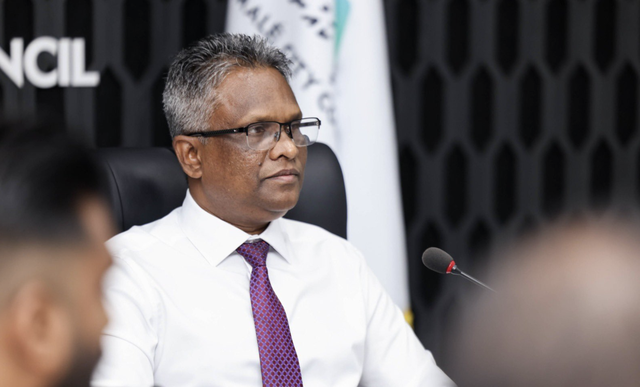 Fennanee anekkaa ves atholhu verikamuge nizaamu genes gaumu fahathah dhaa manzaru: Azim
