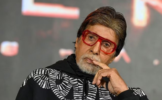 Shahsee haggu thah himaayai kuran courtah haaziru vaan Amitabh ah angaifi