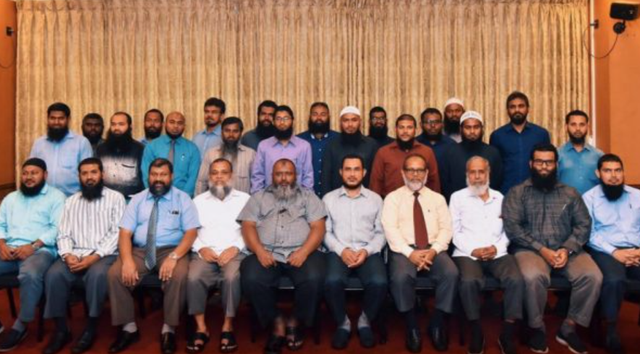 'Rasmale mashroo aa hedhi Raajjeyge islaamee vahudhathaai siyaadhathah nurakkaa vedhaane'