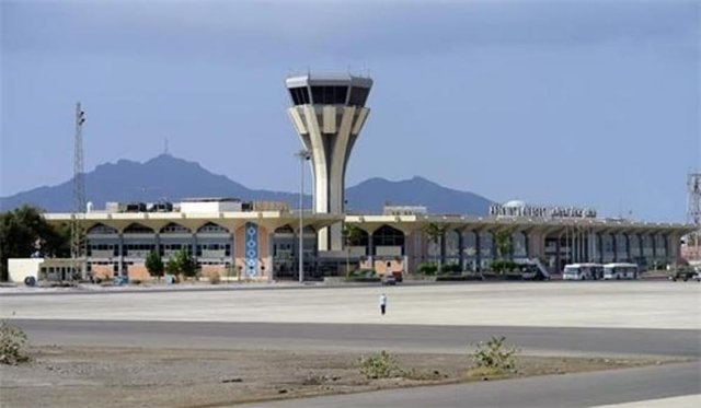 Yemen ge Aden airport ah missile hamalaathakeh dheefi