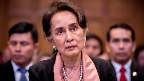 Baghaavaathaa dhekolhah rayyithun nukuthumah Aung San Suu Kyi govaalavaifi 