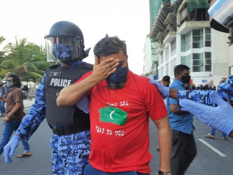 Idhikolhuge muzaaharaain hayyarukuri emmen dhookollaifi