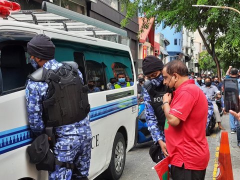 Idhikolhu coalition ge muzaaharaa in Nimal aai ithuru bayaku hayyaru koffi