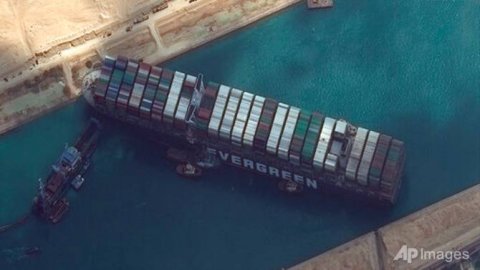 Suez canal gai beehifaivaa biya boatu miadhu fun kureveyne: verifaraai