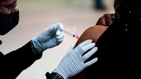 Mi keun thakun covid vaccine ge asaru ithurah varugadha kohdheyne