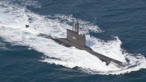 Gellunu Indonesia ge submarine kandu adin fenijje