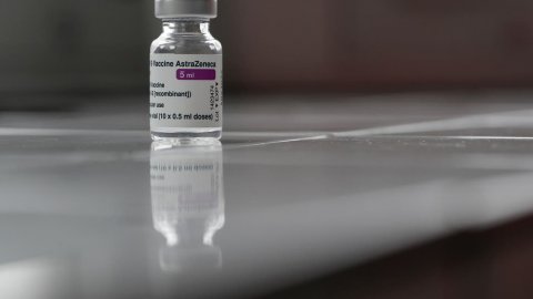Canada gai astrazeneca vaccine ge sababun meehaku maruvejje