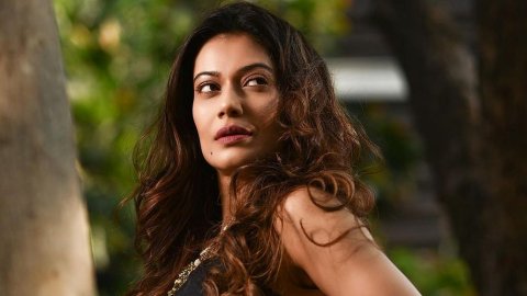 Inzaaru dhinumun baathalaa Payal Rohatgi hahyaru koffi