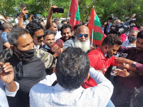 Raees Yameen minivan ve, PPM ge supporters ufalun folhifai