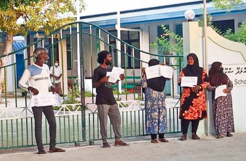 Principal nethigen Filladhoo schoolgai muzaaharaa kuranee