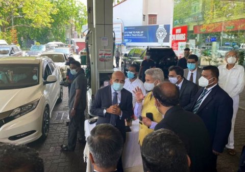 India ge foriegn mininster Lanka ge fuel station akah ziyaaraii kurahvaifi