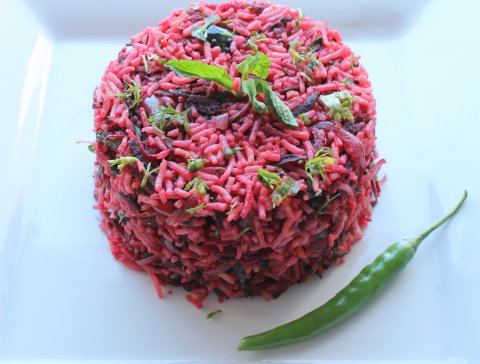 Hukuru malaafaiy: Beetroot rice