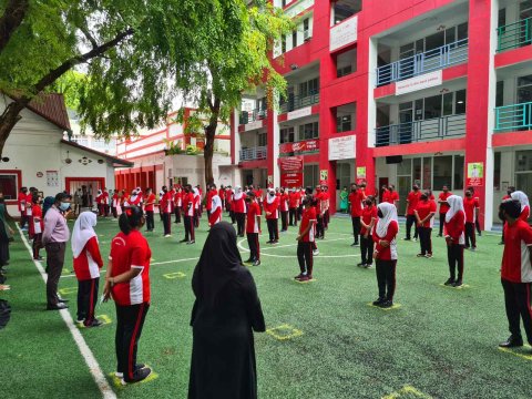 Dharivarun ge rakkaatheri kan kashavaru kuraanan: Iskandhar School