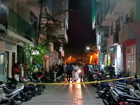 Male gai anekkaa ves gang maaraamaaree eh, maa bodu aniyaaeh nulibey