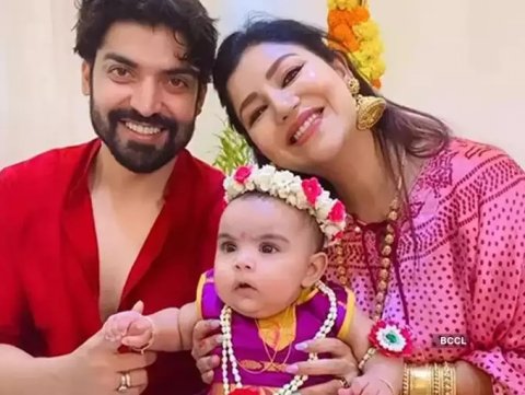 Debina aai  Gurmeet maa avaha dhevana dhariwaku hodhaathee faadukiyanee