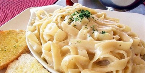 Hukuru malaafaiy: Creamy white sauce Pasta