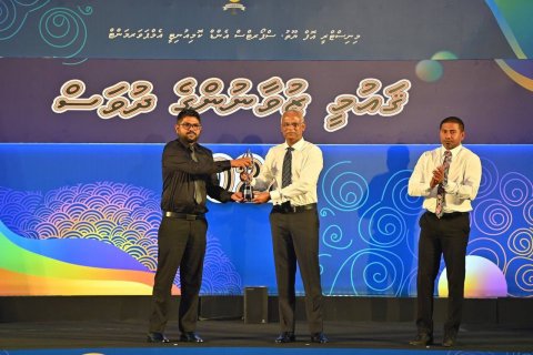 Eki Dhaairaathakun 10 zuvaanakah award dheefi