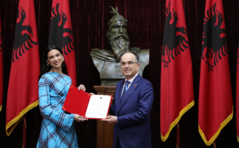 Dua Lipa ah Albanian citizenship dheefi