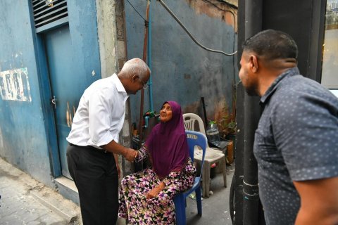 Raees Solih Male' gai door to door fattavaifi