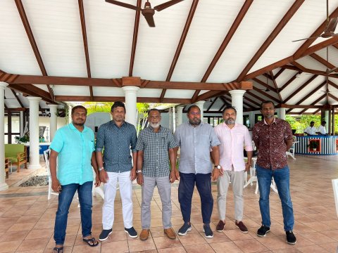 Idhikolhu leadershipun Gasim aa badhdhal koffi