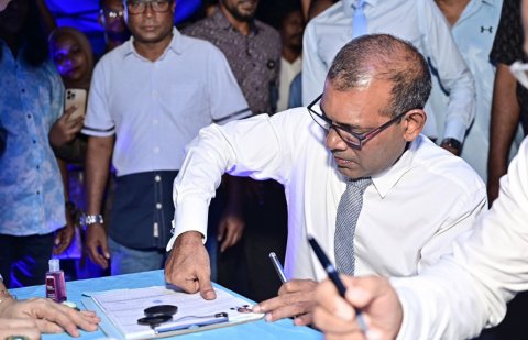 Raees Nasheed Democrats ah soi kurahvaifi