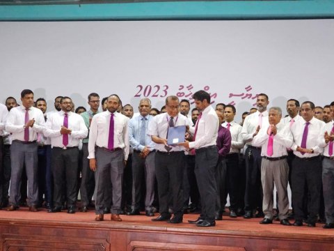 Raees Yameen ge Candidacy form elections commission ah hushahalhaifi