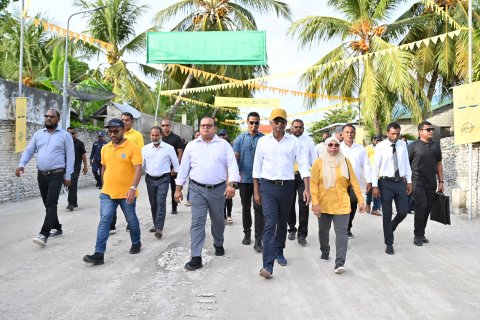 2 Vana dhauru gai Gahdhoo aai Gan adhi Rathafandhoo aai Kerehdhoo gulhaalan 