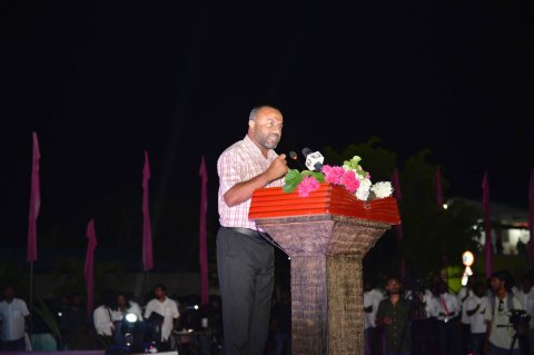 Muizzu aniyaaveri nuvaane, kuravvaanee adhuluveri verikameh: shaheem