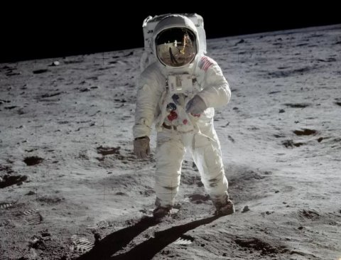 NASA ge moon suit mi faharu farumaa kuranee Prada in!