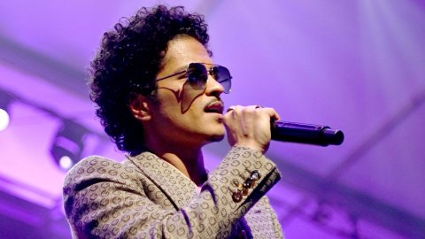Hanguraamaige sababun Bruno Mars ge Israel concert cancel kohfi