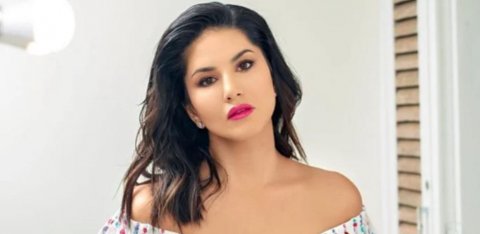 Muvahzafehge dhariaku hoadhaidheyn ehee vumun Sunny Leone ge shukuru aanmunnah!