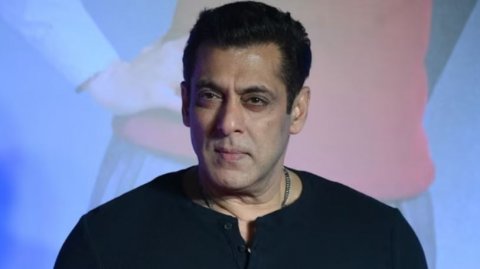 Salman ge fahuge film thah flop vi sababu eyna bunedheefi