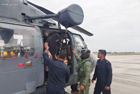 India in dhin helicopter tahakaaa donier mathindhaa boat dhuvvan civilianun ge team eh raajje athuvejje