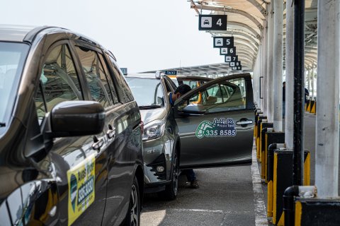 Theluge agu ufulumaa gulhigen taxi dhathuru thakuge agu bodukuran drivarun govaalaifi