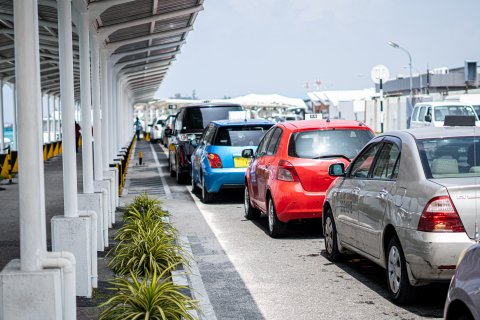 Feyren eheetherivi massala ehga taxi driveraku 30 dhuvahah bandhah