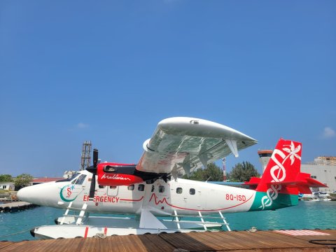 Maldivian ah gellun vaathee air ambulance in fathuruverin ufulanee 