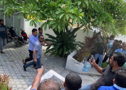 Member ah sihuru hedhi kamah bunaa meeha ge bandha ithuru 10 dhuvas