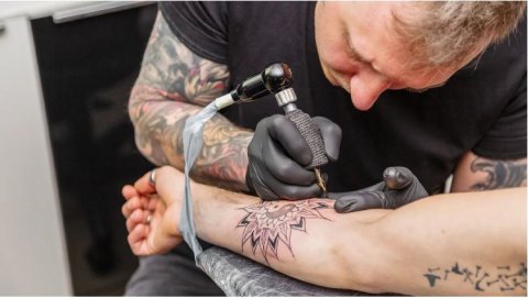 Tattoo jehumun cancer jehumuge furusathu 21 percent bodu vey: Dhiraasaa