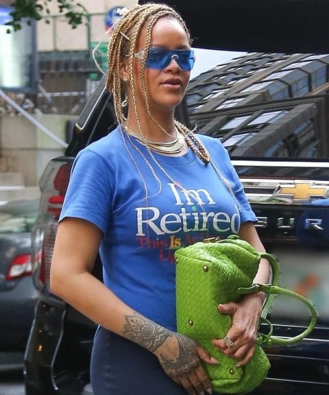 Rihannage T-shirt gai fannunah message eh?