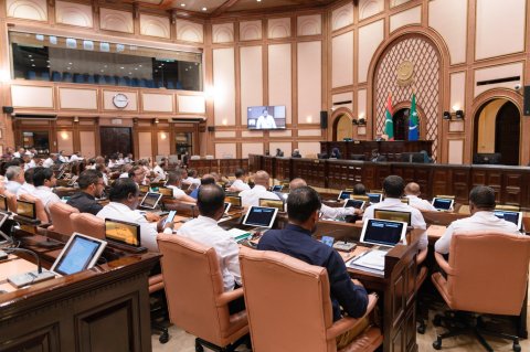 Meyzumatheega othee dharanyaa behey bill, dhekkee kuree sarukaaruge goas vaahaka!