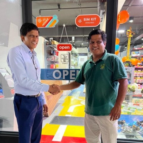 Dhiraagu ge aa partner shop eh hulhumale phase 2 gai hulhuvaifi