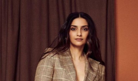 Sonam Kapoor bollywood ah enburi annan thayyaaru vanee!