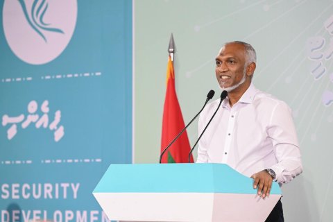 Mi sarukaarun emme iskamehdheyne eh bayakee zuvaanun: Raees