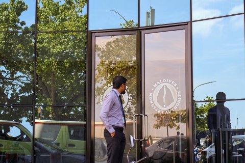 Dharanithah dhekkumun beynun kurevey reserve 244 million dollar ah dhah vejje
