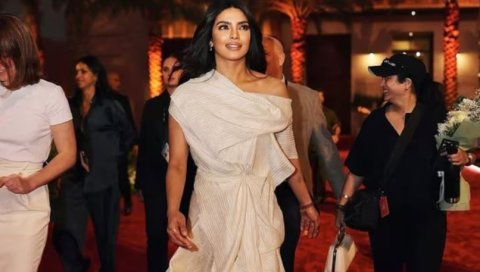 Priyanka enburi bollywood ah annanee!