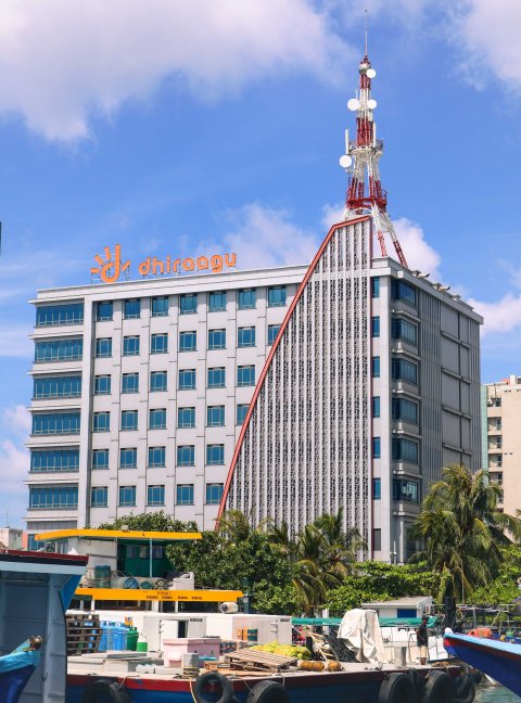 Dhiraagu foari lucky draw gai baiverivegen 65 inchi ge smart tv eh